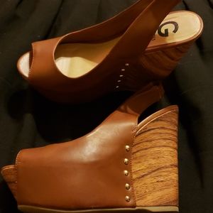Guess medium brown platform slingbacks